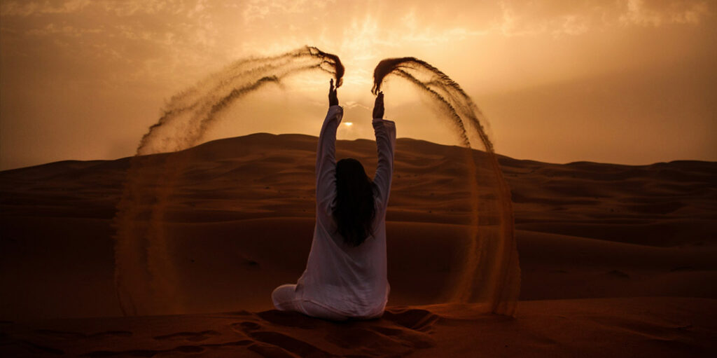 femme dans le sable