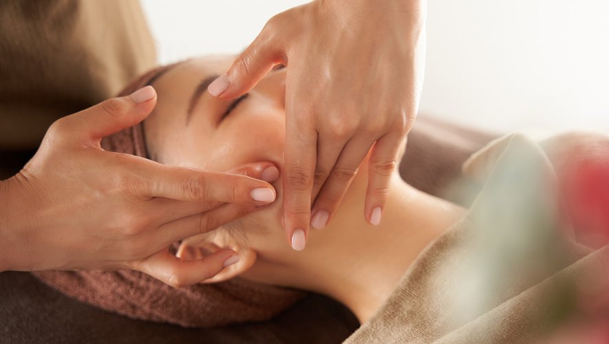 Formation liftant japonais du visage